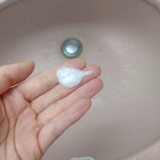 [HUREX] 휴렉스 볼류마이징 탈모완화 기능성 샴푸 150ml x 2개 — 5점을 준 리뷰어가 2022년 1월 올린 사용 사진