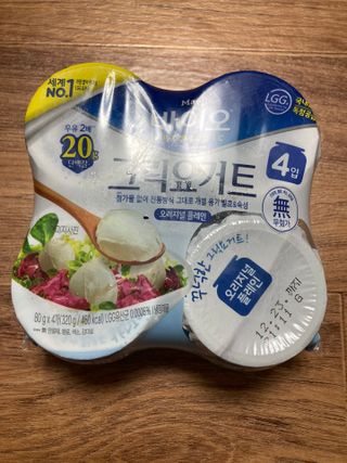 매일바이오 그릭요거트 오리지널 플레인 4개, 로스터리 커피믹스 4개 — 5점을 준 리뷰어가 2021년 12월 올린 사용 사진
