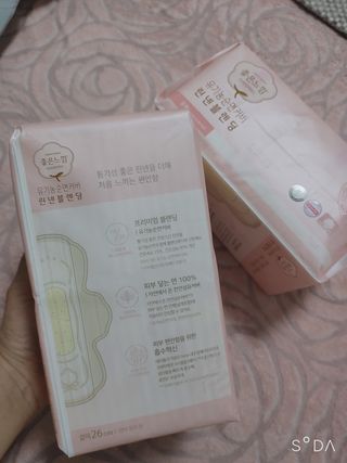 나무드 [유한킴벌리] 좋은느낌 유기농 순면 린넨블렌딩 생리대,롱라이너 중형 36매 1개 + 대형 32매 1개 — 5점을 준 리뷰어가 2021년 10월 올린 사용 사진