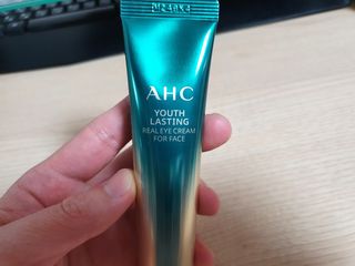 [NEW 탄력유턴 아이크림] AHC 유스 래스팅 리얼 아이크림 포 페이스 — 5점을 준 리뷰어가 2021년 3월 올린 사용 사진