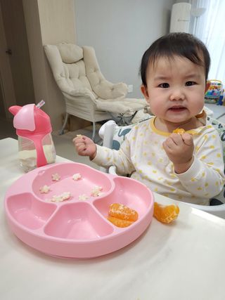 유비맘 캐릭터 실리콘 흡착 식판_색상 랜덤발송 — 5점을 준 리뷰어가 2020년 12월 올린 사용 사진