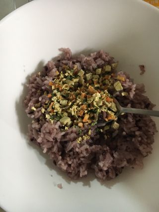 해풀잎 누구나 김밥*1ea [(혼합야채 35g *1ea,  김밥김 (5g, 5ea),  양념간장 (6g, 5ea), 참기름(5g, 2ea)] — 4점을 준 리뷰어가 2022년 7월 올린 사용 사진