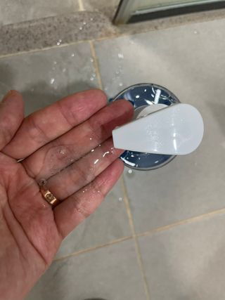 [헤어플러스] 아쿠아본드 수분샴푸/트리트먼트/크림에센스/오일에센스 4종 SET — 3.5점을 준 리뷰어가 2021년 7월 올린 사용 사진