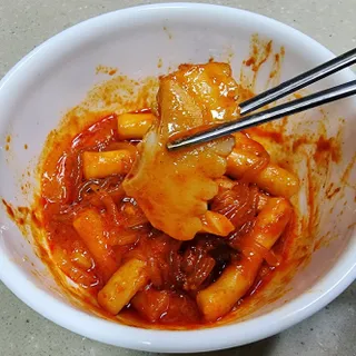 한성기업 무볼레 닭떡볶이+해물떡볶이 2종 세트 — 2.5점을 준 리뷰어가 2021년 10월 올린 사용 사진