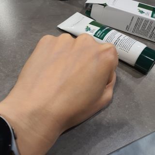 랑벨 랑바이오 블랙 시카 크림 50ml(블랙비 프로폴리스, 시카 4종, 판테놀 10 함유) — 5점을 준 리뷰어가 2022년 4월 올린 사용 사진