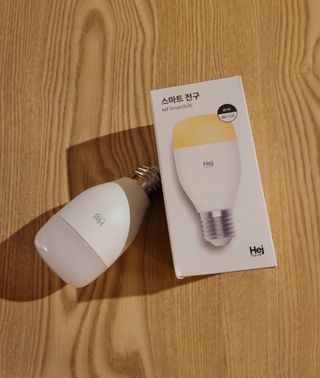 헤이홈 LED전구 화이트 스마트 전구 wifi 연결 스마트폰 연동 음성제어 원격제어 — 5점을 준 리뷰어가 2021년 5월 올린 사용 사진