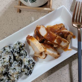 굽네몰 [굽네] 소스가 맛있는 닭가슴살 슬라이스 4종 — 5점을 준 리뷰어가 2021년 11월 올린 사용 사진