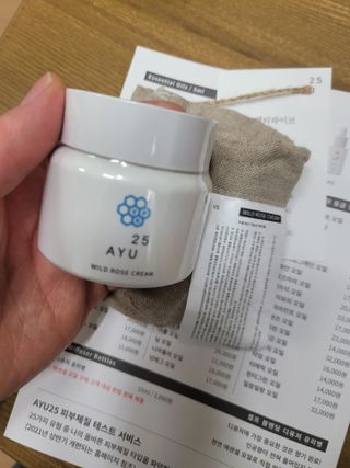 AYU25[아유트웬티파이브]다마스크로즈워터 베이스 천연 수분 촉촉 크림 — 5점을 준 리뷰어가 2021년 4월 올린 사용 사진