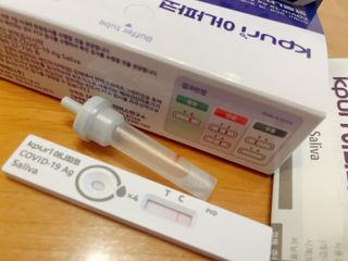 케이퓨리 아나파코 코로나 타액 자가 진단키트 1회분 3개 — 5점을 준 리뷰어가 2023년 4월 올린 사용 사진