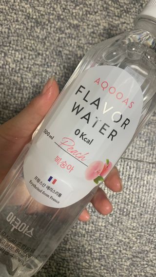 아쿠아스 플레이버워터 ★[아쿠아스] 제로칼로리 플레이버워터 복숭아/청포도 1BOX 20개입 — 5점을 준 리뷰어가 2021년 4월 올린 사용 사진