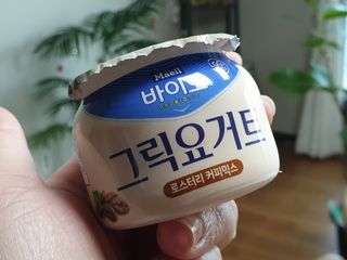 매일바이오 그릭요거트 오리지널 플레인 4개, 로스터리 커피믹스 4개 — 5점을 준 리뷰어가 2021년 12월 올린 사용 사진
