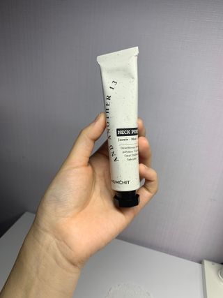 멈칫(MUMCHIT) 넥퍼퓸 NECKPERFUME 2가지 향 — 5점을 준 리뷰어가 2021년 11월 올린 사용 사진