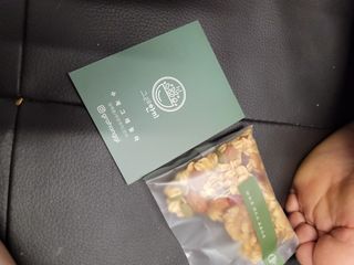[그래한끼] 무설탕/저당 시리얼타입 수제그래놀라 (40gX10개) — 5점을 준 리뷰어가 2022년 8월 올린 사용 사진