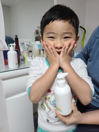 mom e 맘이 내추럴 베이비 케어 샴푸앤바스+로션 — 4점을 준 리뷰어가 2021년 1월 올린 사용 사진