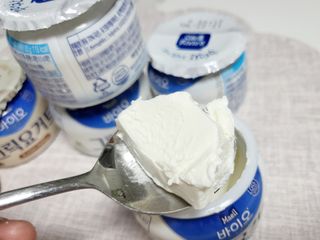 매일바이오 그릭요거트 오리지널 플레인 4개, 로스터리 커피믹스 4개 — 4점을 준 리뷰어가 2021년 12월 올린 사용 사진