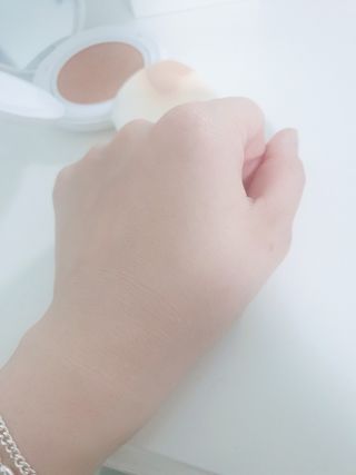 위뜨 글로시 레이어 쿠션 — 5점을 준 리뷰어가 2022년 6월 올린 사용 사진