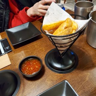 [교촌치킨 영등포역점] 치킨 메뉴 중 택1 — 5점을 준 리뷰어가 2021년 1월 올린 사용 사진