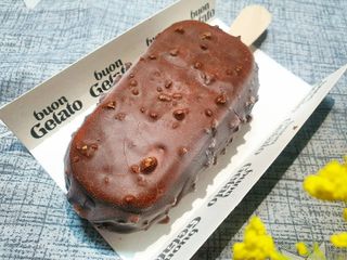 롯데제과 본젤라또 비스킷&바닐라카라멜바, 본젤라또 베리쇼콜라컵 — 4점을 준 리뷰어가 2021년 11월 올린 사용 사진