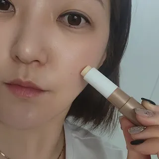 더사가오브수 [사가수] 효혜윤 보태니컬 에너지 에센스인로션 20ml /아이포올 스틱 3g — 4점을 준 리뷰어가 2023년 2월 올린 사용 사진