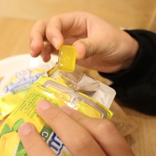 마요라 히말라야 솔트 캔디 2종-페퍼민트 맛, 라임민트 맛 — 5점을 준 리뷰어가 2023년 1월 올린 사용 사진