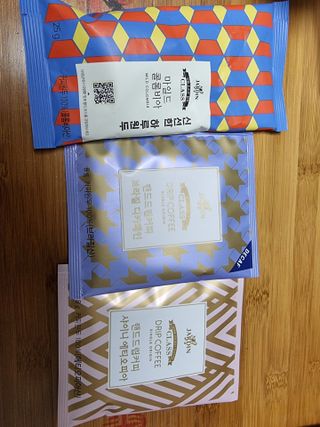 (주)쟈뎅 쟈뎅 클래스 핸드 드립 커피 10P 2종_디카페인 1종+랜덤 플레이버 1종 — 5점을 준 리뷰어가 2021년 3월 올린 사용 사진