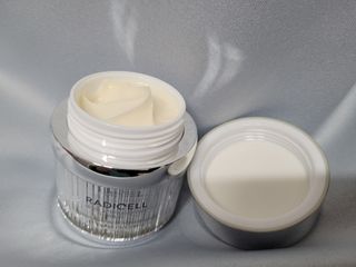 소담스퀘어 상암 라디셀 인텐시브 큐어 크림 50ml — 3.5점을 준 리뷰어가 2022년 11월 올린 사용 사진