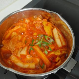 빨간키트 떡볶이 밀키트 2~3인분 매운맛 국물 떡볶이 만들기 쉬운 황금 레시피 분말 소스로 간편한 요리 — 4점을 준 리뷰어가 2021년 10월 올린 사용 사진