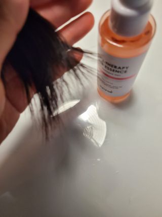 썸헤어 / SUMHAIR 썸헤어 실키 테라피 헤어 에센스 — 4점을 준 리뷰어가 2021년 4월 올린 사용 사진
