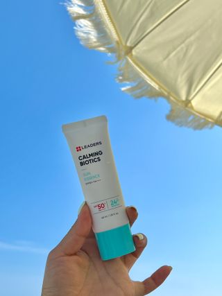 리더스코스메틱 리더스 카밍 바이오틱스 선 에센스 SPF 50+ PA++++ — 4.5점을 준 리뷰어가 2022년 6월 올린 사용 사진