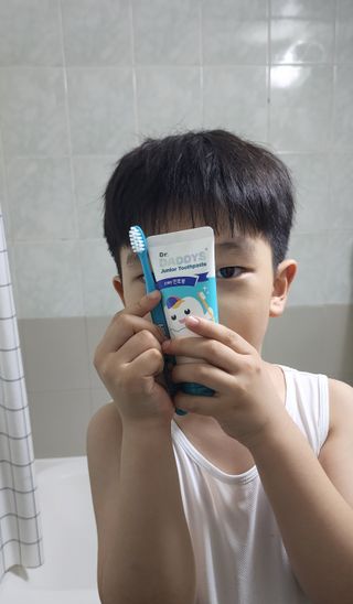 닥터데디스 안심불소 튼튼치약(청포도, 민트 중 택 1) 60g + 여행용 미니 치약 15g — 5점을 준 리뷰어가 2022년 7월 올린 사용 사진