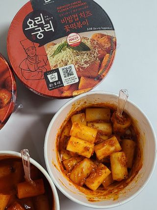 나우  [요리궁리] B타입 ( 매콤, 치즈, 매콤까르보 ) 꽃떡볶이 6개입 세트 — 5점을 준 리뷰어가 2025년 3월 올린 사용 사진