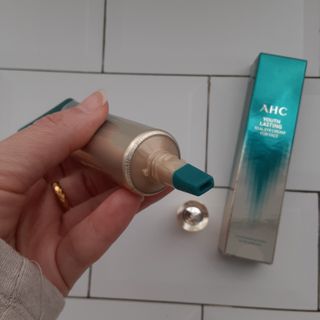 [NEW 탄력유턴 아이크림] AHC 유스 래스팅 리얼 아이크림 포 페이스 — 5점을 준 리뷰어가 2021년 2월 올린 사용 사진