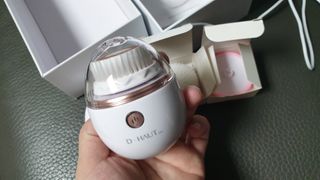 디하우트 랩 디하우트랩 클렌징 피부관리기 진동클렌저 실리콘+2종 인조모 브러시 — 5점을 준 리뷰어가 2021년 11월 올린 사용 사진