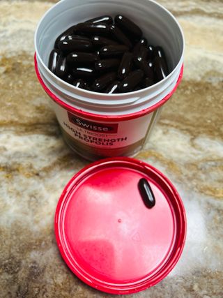 Swisse 스위스 고함량 프로폴리스 2,000mg 210정 — 5점을 준 리뷰어가 2021년 11월 올린 사용 사진