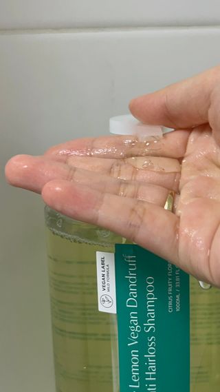닥터시드 페퍼민트 앤 레몬 비건 비듬케어 쿨 탈모 샴푸 (1000ml) — 3점을 준 리뷰어가 2023년 7월 올린 사용 사진