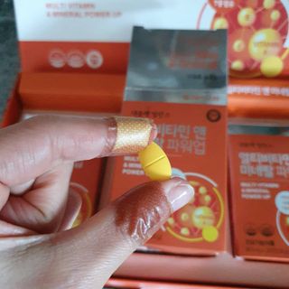 서울약사신협_내몸애발란스멀티비타민앤미네랄파워업_800mg x 90정 — 5점을 준 리뷰어가 2021년 5월 올린 사용 사진