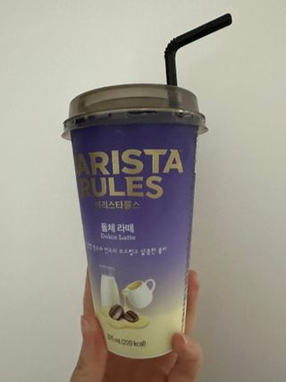 바리스타룰스 돌체 라떼 — 5점을 준 리뷰어가 2023년 4월 올린 사용 사진