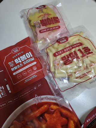 빨간키트 떡볶이 밀키트 2~3인분 매운맛 국물 떡볶이 만들기 쉬운 황금 레시피 분말 소스로 간편한 요리 — 3.5점을 준 리뷰어가 2021년 10월 올린 사용 사진