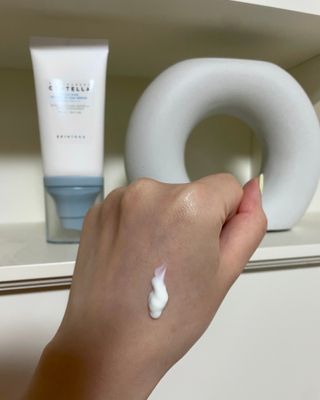 [스킨1004] 마다가스카르 센텔라 히알루-시카 워터핏 선세럼 50ml — 5점을 준 리뷰어가 2024년 6월 올린 사용 사진