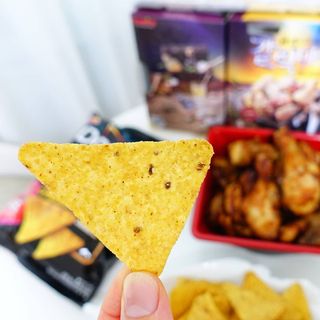 롯데제과 도리토스 갈비천왕치킨맛 X 굽네 갈비천왕 — 4.5점을 준 리뷰어가 2021년 7월 올린 사용 사진