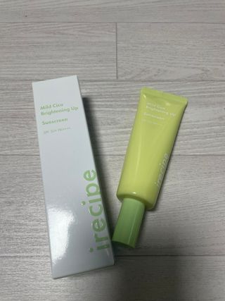 아이레시피 마일드시카 브라이트닝 업 선스크린 SPF50+ PA++++ — 5점을 준 리뷰어가 2023년 6월 올린 사용 사진