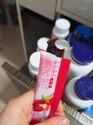 헬스업_쁘띠쁘띠석류콜라겐젤리_20g x 14포 — 5점을 준 리뷰어가 2021년 2월 올린 사용 사진
