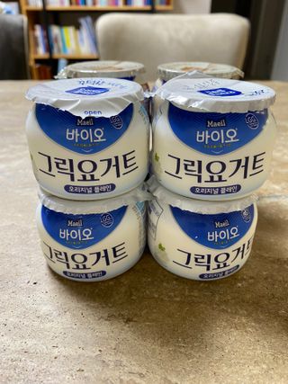 매일바이오 그릭요거트 오리지널 플레인 4개, 로스터리 커피믹스 4개 — 5점을 준 리뷰어가 2021년 12월 올린 사용 사진