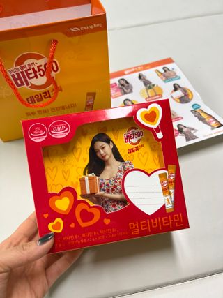 광동생활건강 [광동] 비타500데일리스틱 크리스마스 에디션 60포+20포 추가 증정&쇼핑백+스티커 gift — 5점을 준 리뷰어가 2021년 12월 올린 사용 사진