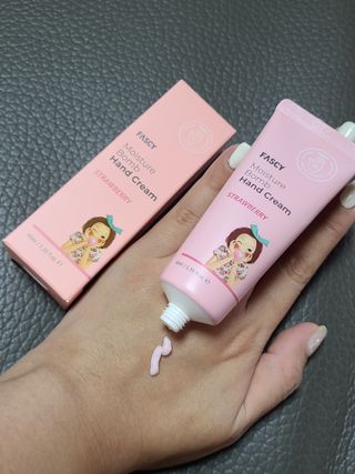 파시 FASCY 高保湿ハンドクリーム40ml+80ml セット — 4.5점을 준 리뷰어가 2021년 7월 올린 사용 사진