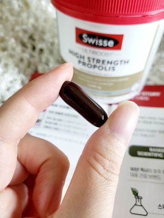 Swisse 스위스 고함량 프로폴리스 2,000mg 210정 — 5점을 준 리뷰어가 2021년 11월 올린 사용 사진