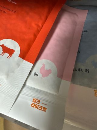 씽크라이크펫 강아지 화식 (50g 소/닭/오리/양 1팩씩 4팩) — 5점을 준 리뷰어가 2023년 1월 올린 사용 사진