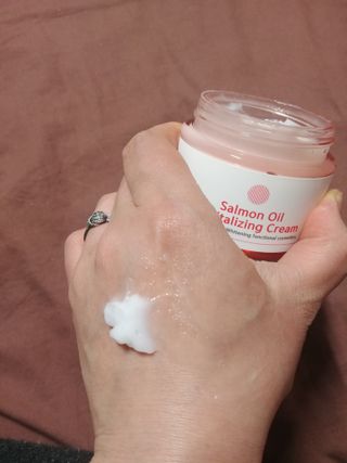 아이앤립 / EYENLIP 아이앤립 연어오일 리바이탈라이징 크림 — 5점을 준 리뷰어가 2021년 4월 올린 사용 사진