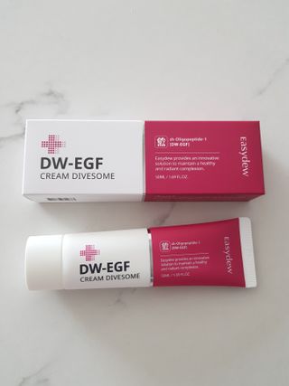 이지듀 DW-EGF 크림 다이브좀_콜라겐이 쏙쏙, 탄력피부로 다이빙 — 5점을 준 리뷰어가 2021년 2월 올린 사용 사진