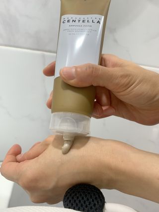 스킨1004 [SKIN1004] 마다가스카르 센텔라 앰플 폼 125ml — 5점을 준 리뷰어가 2024년 8월 올린 사용 사진